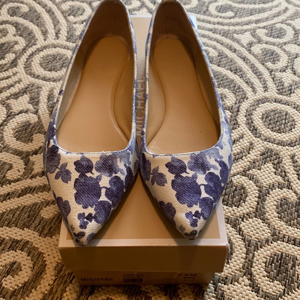 New in Box Michael Kors Arianna Flat